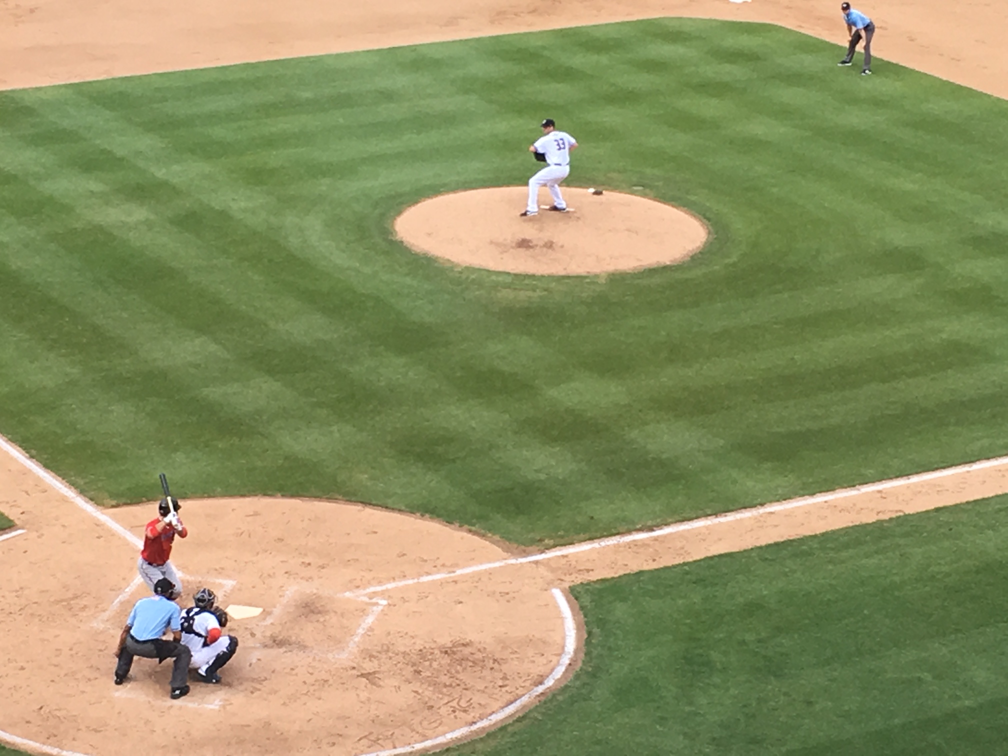 Chiefs, Red Wings Split