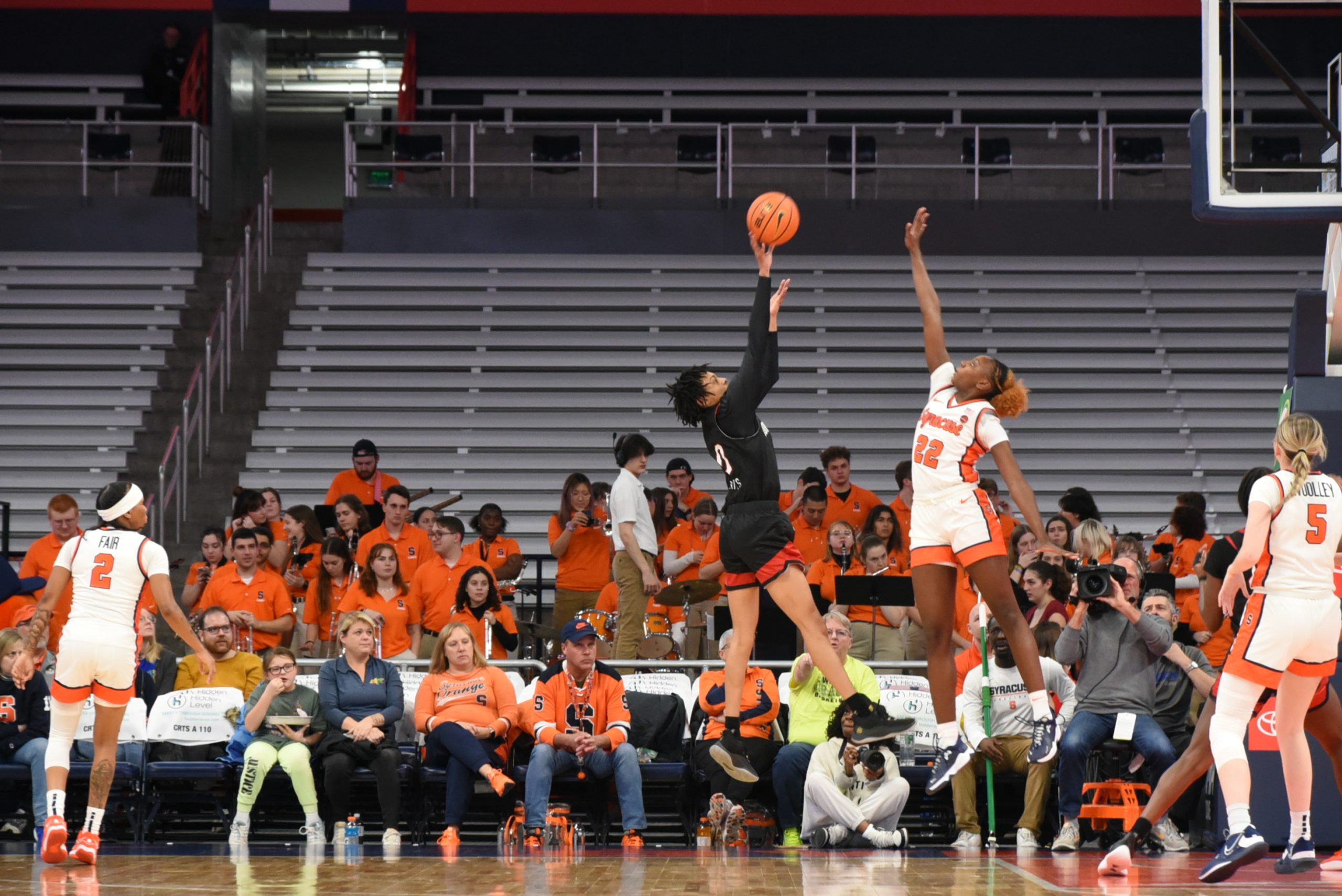 Women's basketball falls to Florida in buzzer-beater, routs Northeastern at  home